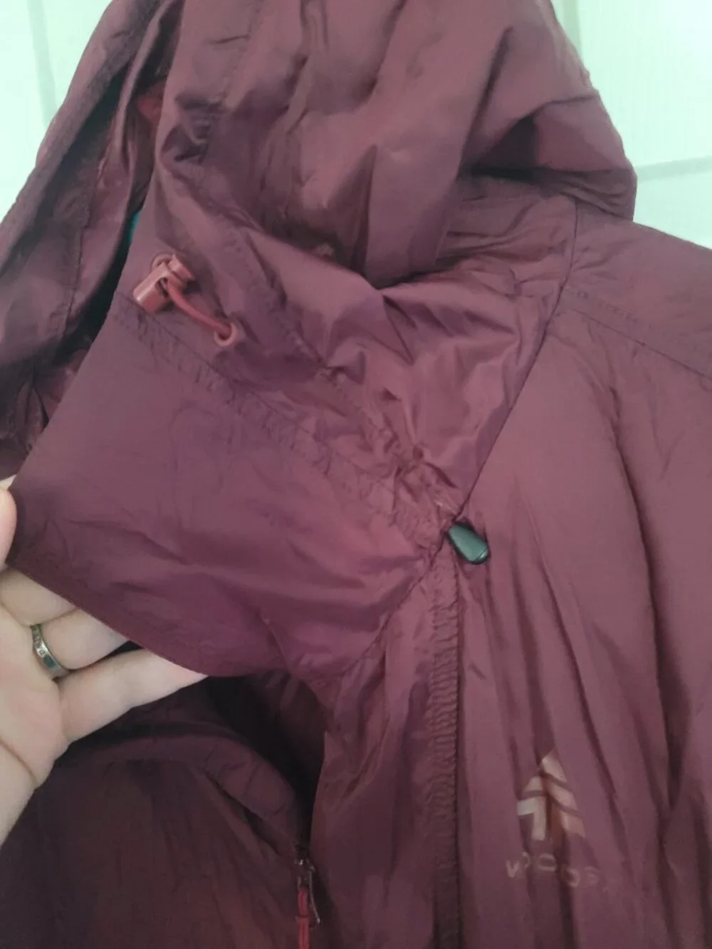 Mens Woods red/burgundy hooded full zip windbreaker - size XL